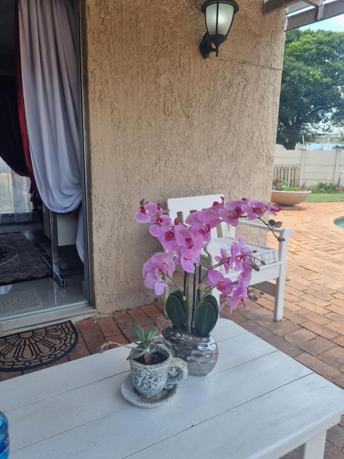 Isabel'S B & B Krugersdorp Exteriör bild