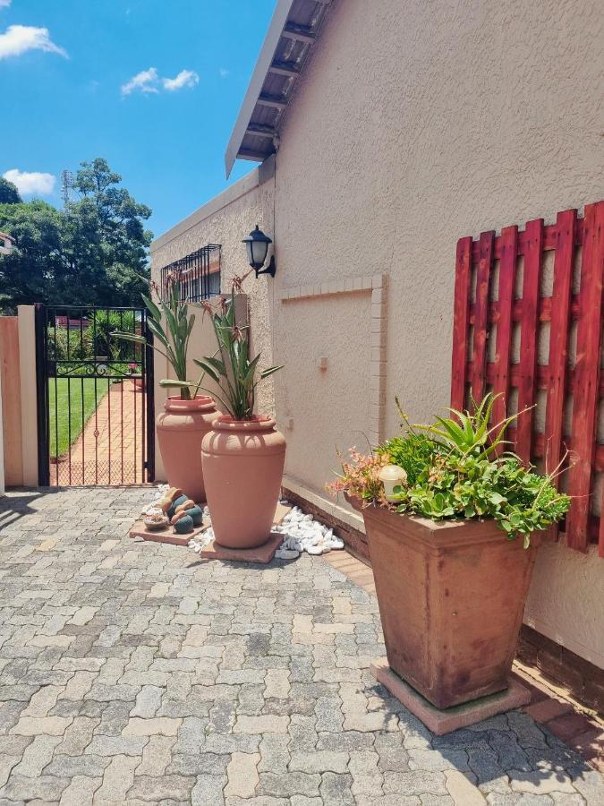 Isabel'S B & B Krugersdorp Exteriör bild